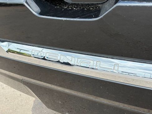 Used 2020 GMC Acadia Denali w/ Technology Package FWD image 11