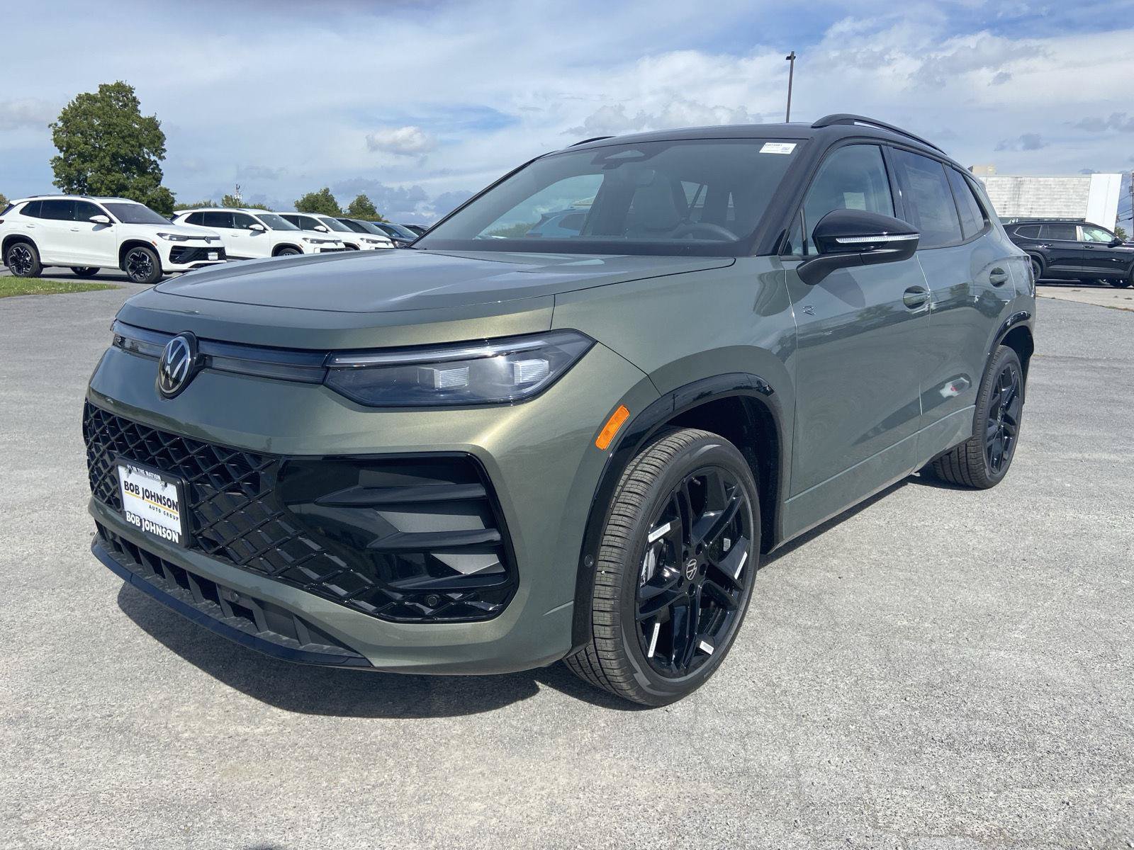 New 2026 Volkswagen Tiguan SE R-Line AWD/4WD image 3