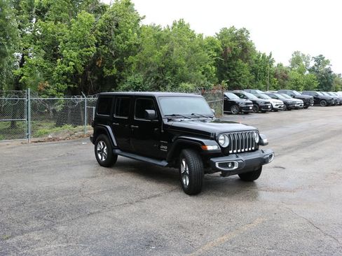 Used 2019 Jeep Wrangler Unlimited Sahara AWD/4WD image 7