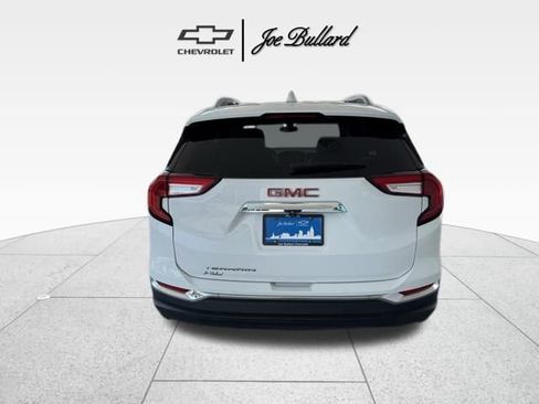 Used 2023 GMC Terrain SLT image 8