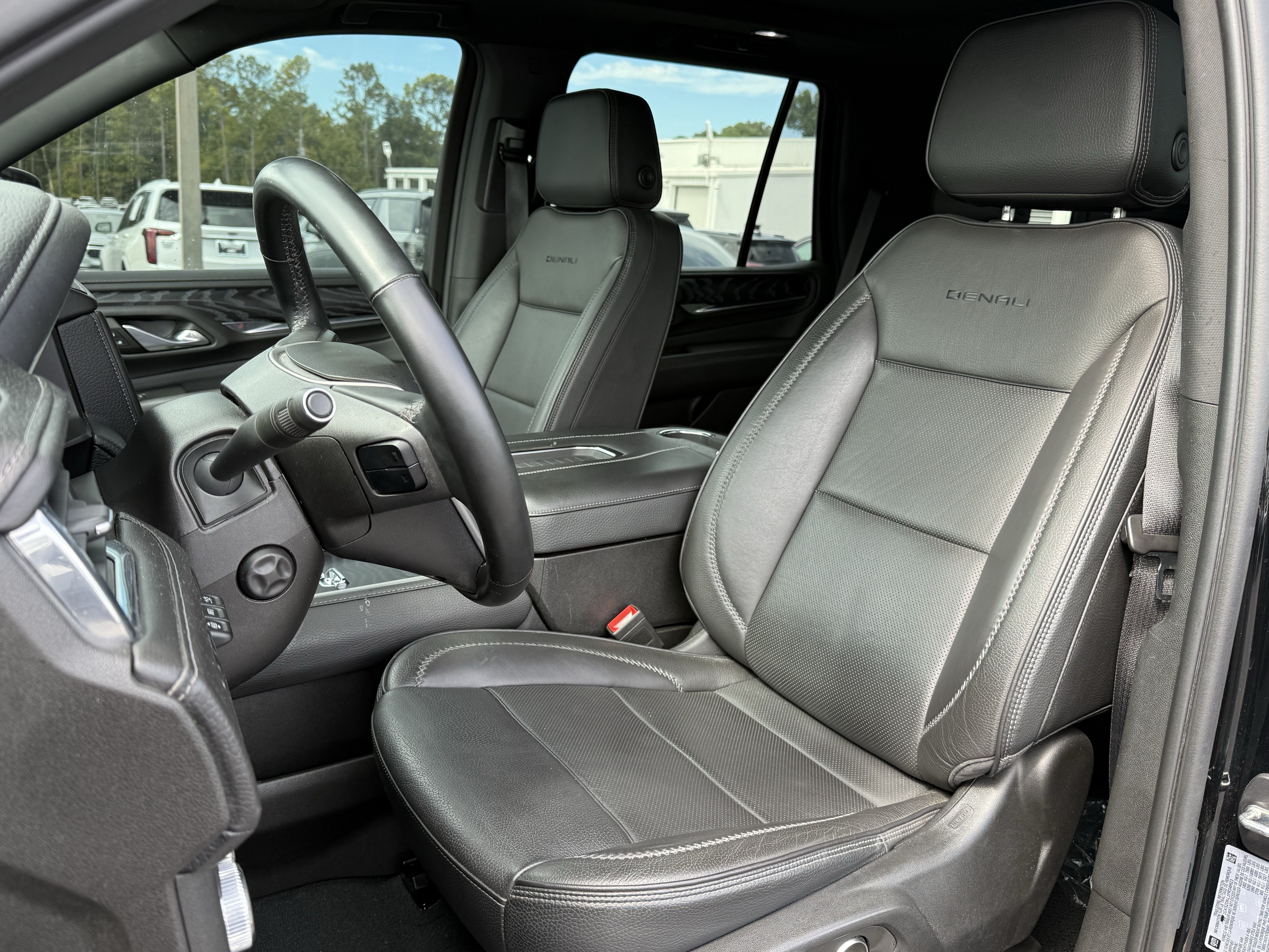 Used 2023 GMC Yukon Denali AWD/4WD image 7