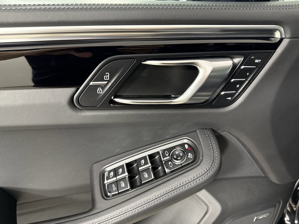 Certified 2020 Porsche Macan S AWD/4WD image 33