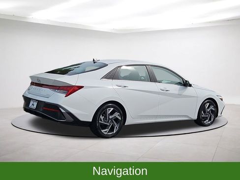 Used 2024 Hyundai Elantra Limited image 7