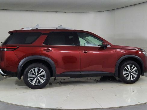 Used 2024 Nissan Pathfinder SL image 7