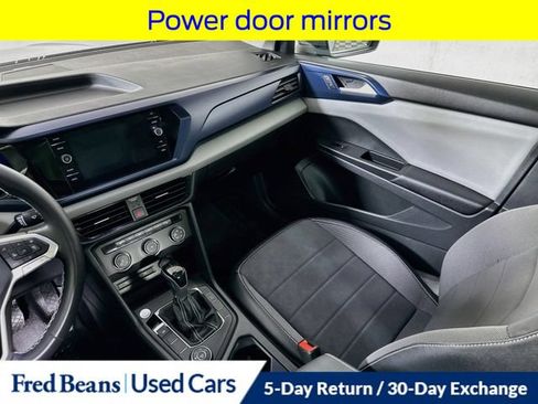 Used 2022 Volkswagen Taos SE w/ Panoramic Sunroof Package AWD/4WD image 28