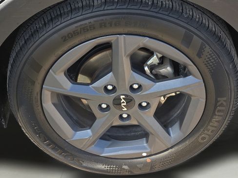 Used 2025 Kia K4 FWD image 17