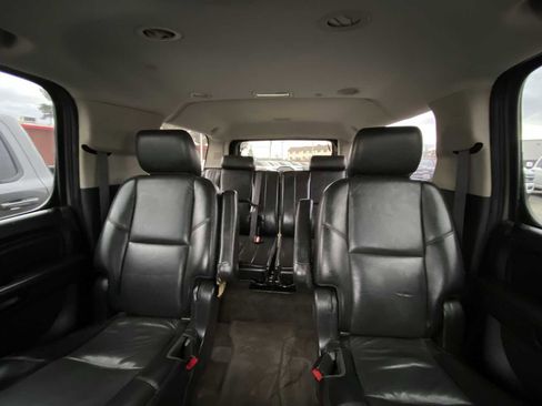 Used 2011 GMC Yukon XL Denali image 16