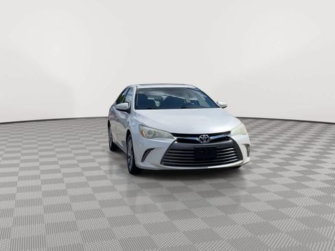 Used 2015 Toyota Camry XLE w/ Moonroof Package FWD image 3