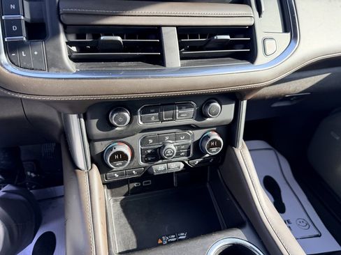 Used 2023 Chevrolet Suburban LT w/ Luxury Package image 20