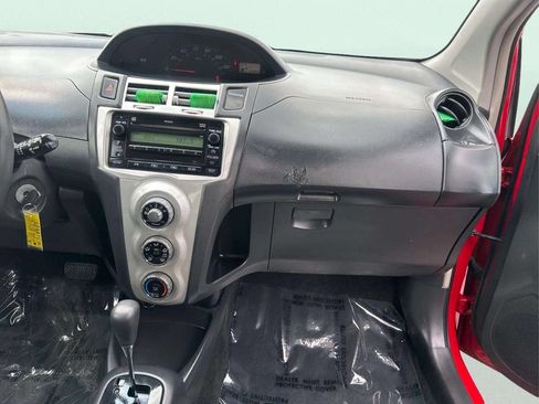 Used 2007 Toyota Yaris 2-Door Hatchback FWD image 11