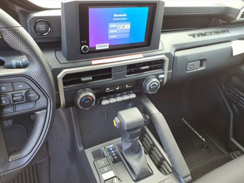 Used 2025 Toyota Tacoma SR image 17