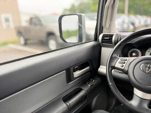 Used 2011 Toyota FJ Cruiser 4WD w/ Upgrade Pkg image 19