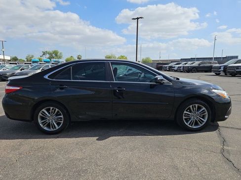 Used 2017 Toyota Camry SE FWD image 4