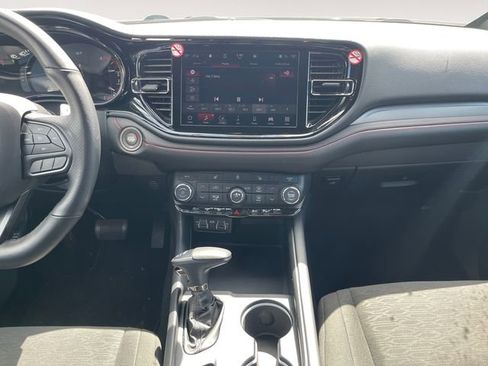 Used 2025 Dodge Durango GT AWD/4WD image 11