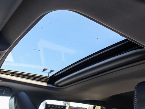 Used 2023 Toyota RAV4 XLE Premium image 26