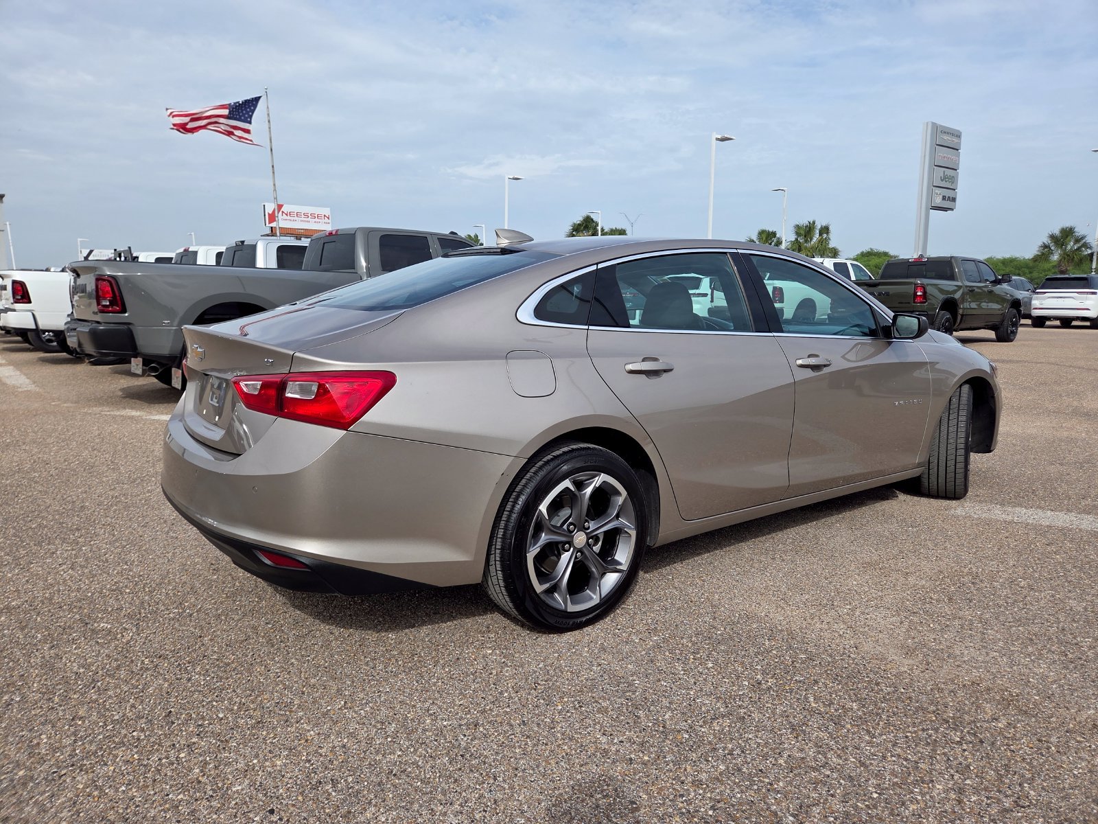 Used 2024 Chevrolet Malibu LT FWD image 7