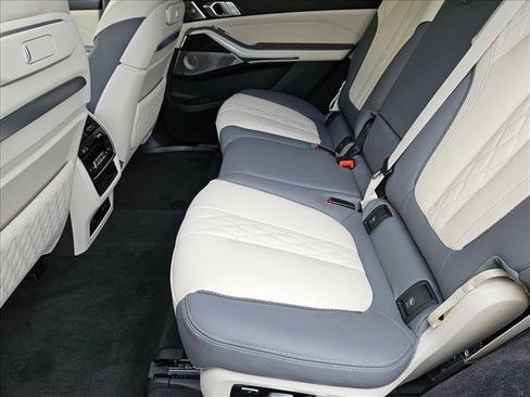 Used 2026 BMW X7 M60i image 16