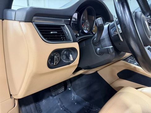 Used 2018 Porsche Macan AWD/4WD image 13