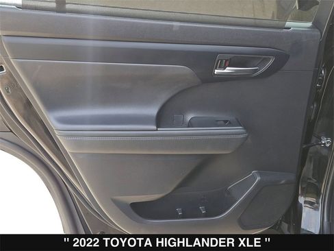 Used 2022 Toyota Highlander XLE image 18