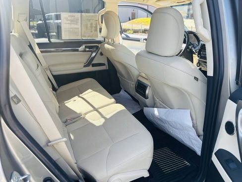 Used 2023 Lexus GX 460 Premium image 36