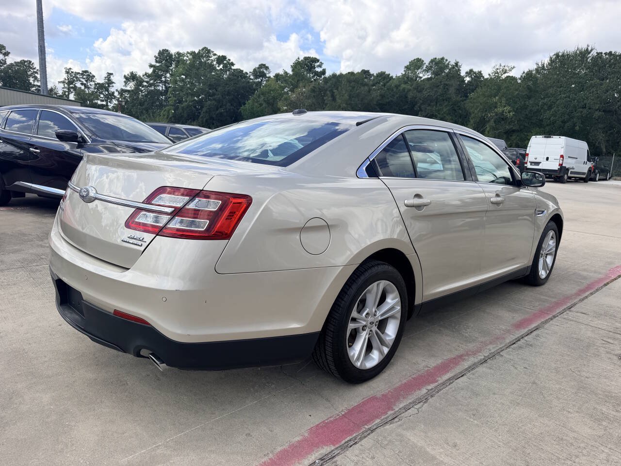 Used 2017 Ford Taurus SEL w/ Equipment Group 201A FWD image 7