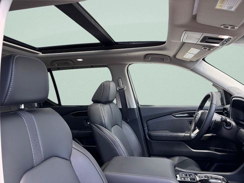 Certified 2025 Honda Pilot Touring image 42