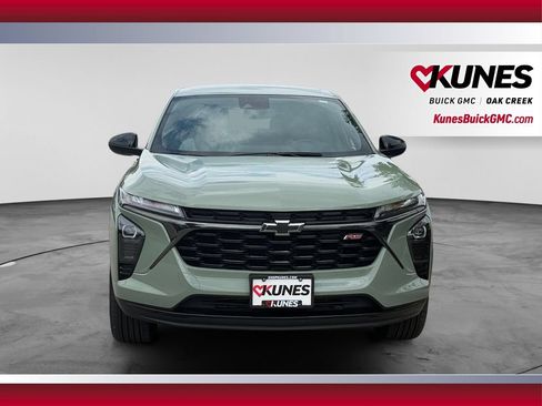 Used 2024 Chevrolet Trax RS w/ Driver Confidence Package FWD image 3