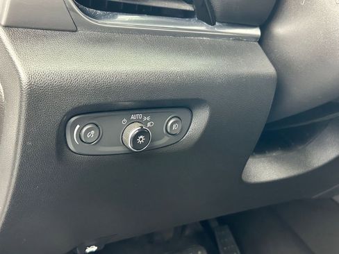 Used 2019 Chevrolet Traverse LT FWD image 16