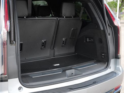 Certified 2024 Cadillac Escalade Sport Platinum w/ LPO, ONYX Package AWD/4WD image 24