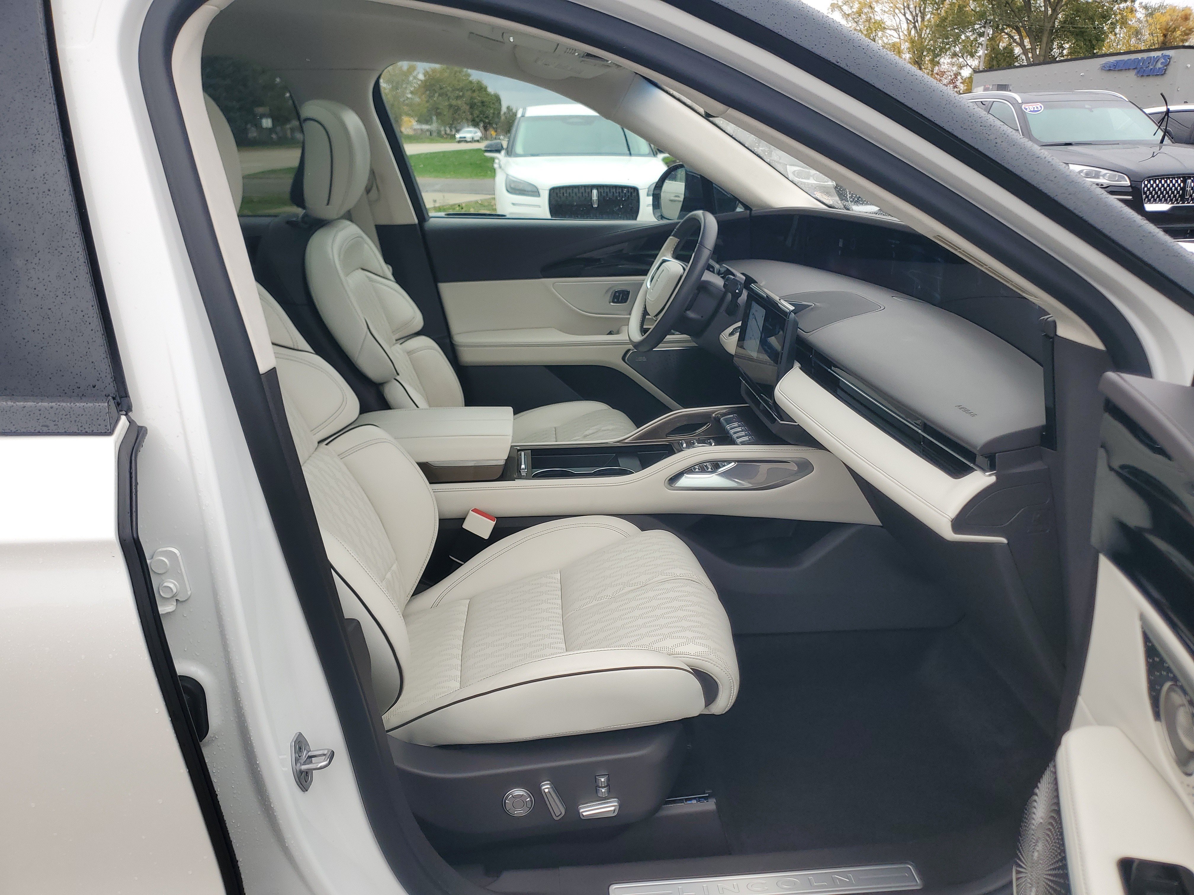 Certified 2024 Lincoln Nautilus Black Label w/ Jet Appearance Package (87T) AWD/4WD image 9