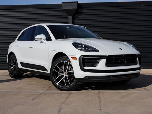 Certified 2023 Porsche Macan image 9