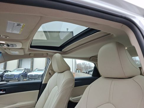 Used 2021 Toyota Avalon XLE image 14