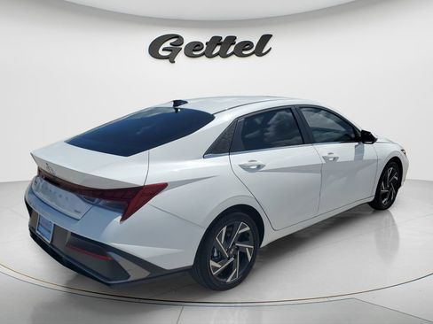 Used 2025 Hyundai Elantra Limited FWD image 5
