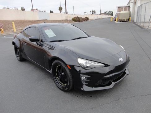 Used 2018 Toyota 86 image 4