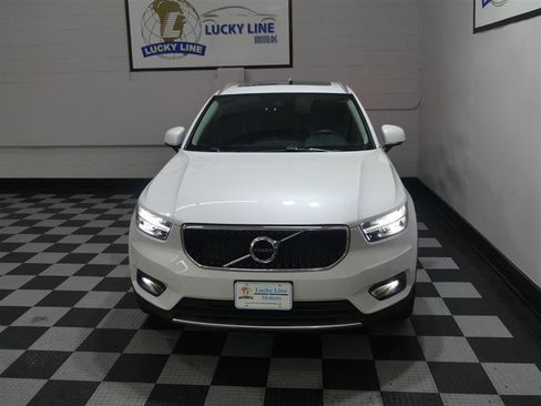 Used 2021 Volvo XC40 T5 Momentum w/ Climate Package image 3