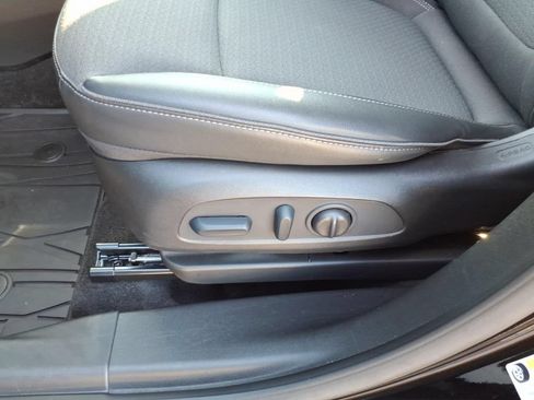Used 2023 Buick Encore GX Preferred w/ Cold Weather Comfort Package AWD/4WD image 5