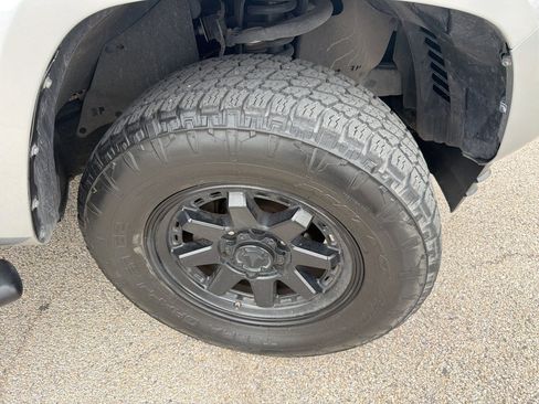 Used 2023 Toyota Tacoma SR w/ SR Convenience Package image 4