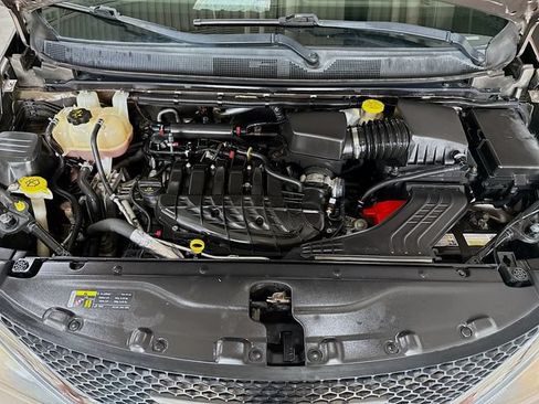 Used 2017 Chrysler Pacifica LX FWD image 29