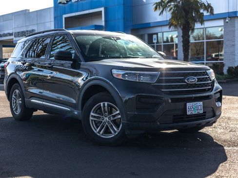 Used 2022 Ford Explorer XLT w/ Class IV Trailer Tow Package image 1