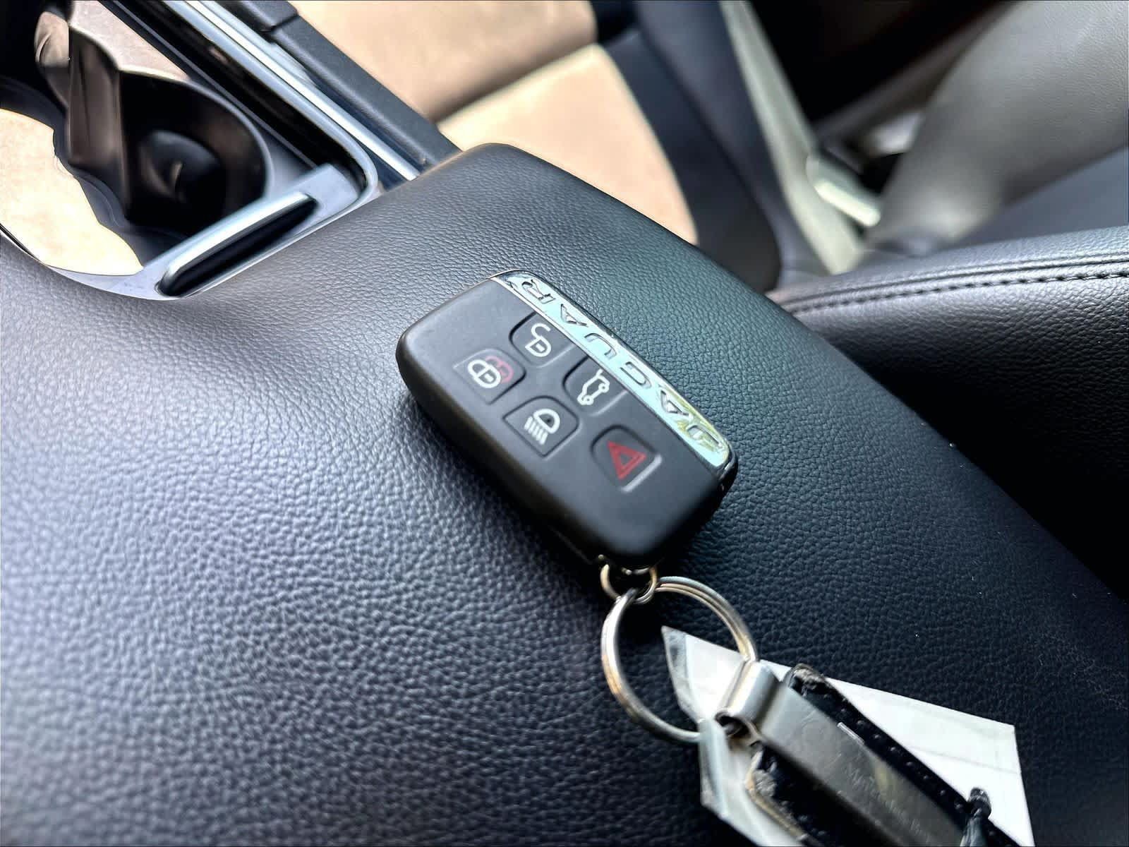Used 2019 Jaguar F-PACE Premium AWD/4WD image 14