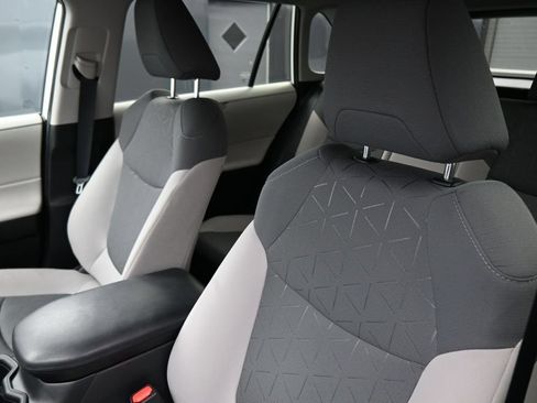 Used 2022 Toyota RAV4 XLE w/ XLE Grade Weather Package AWD/4WD image 12