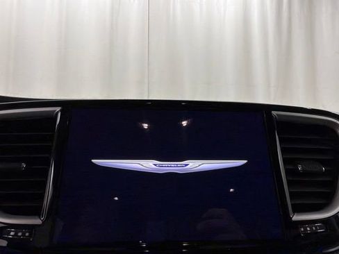 Used 2022 Chrysler Pacifica Touring-L FWD image 14