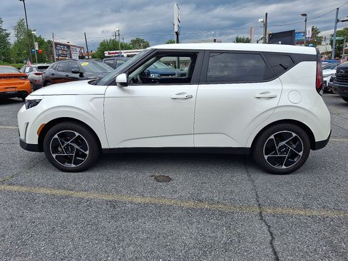 Used 2024 Kia Soul EX FWD image 2