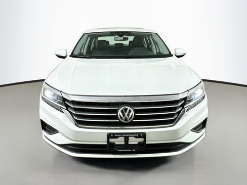 Used 2020 Volkswagen Passat 2.0T SEL FWD image 2