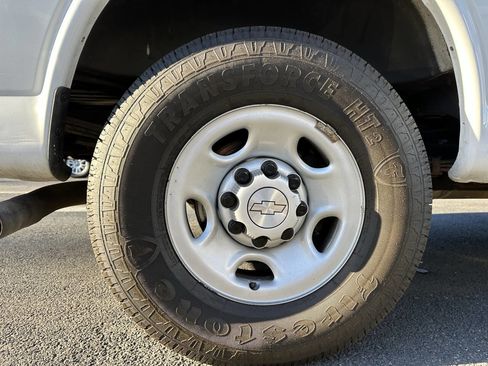 Used 2019 Chevrolet Express 3500 w/ Driver Convenience Package image 16