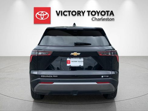 Used 2025 Chevrolet Equinox LT w/ Safety and Technology Package AWD/4WD image 4