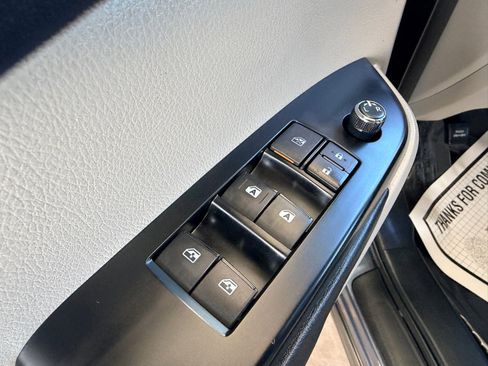 Used 2014 Toyota Highlander XLE image 5