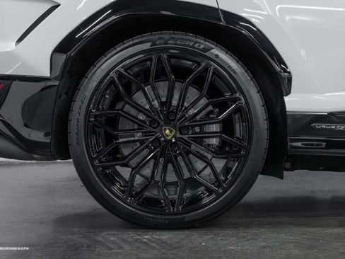 New 2025 Lamborghini Urus SE image 17