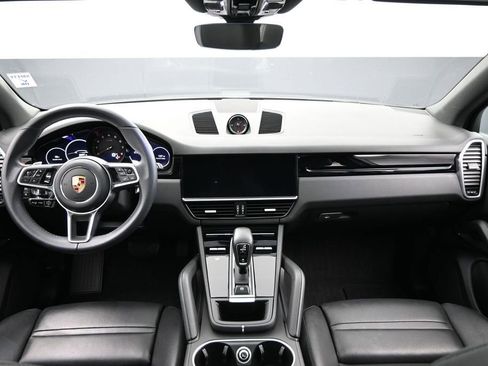 Used 2023 Porsche Cayenne AWD/4WD image 23