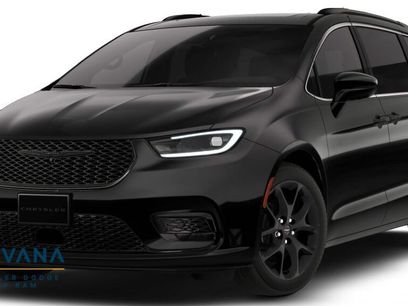 New 2026 Chrysler Pacifica Limited w/ S Appearance Package